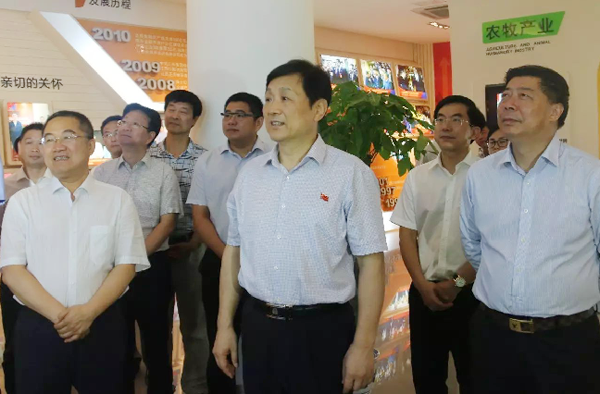 24.江西省委常委、省委秘书长赵力平莅临乐鱼在线_乐鱼在线(中国)
考察.png